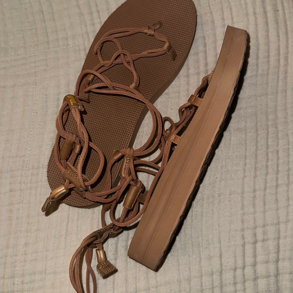 Teva Women's midform infinity sandals size 9 - Picture 2 of 3